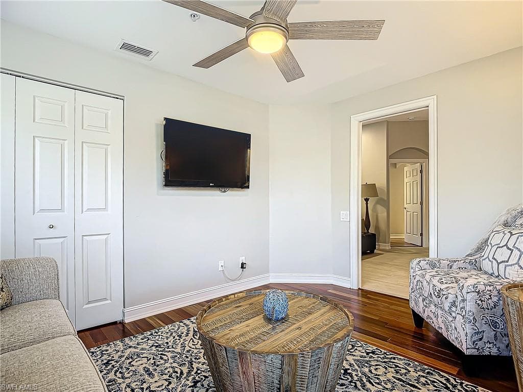 780 Tarpon Cove Dr 201, Naples, FL 34110-27
