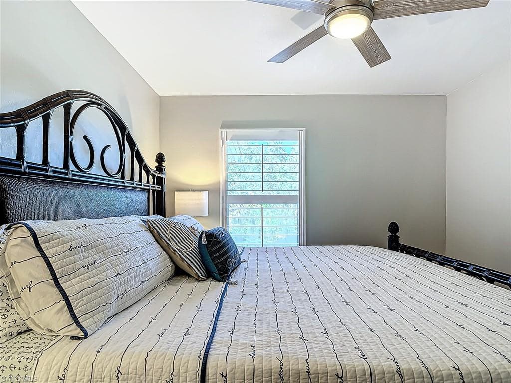 780 Tarpon Cove Dr 201, Naples, FL 34110-30