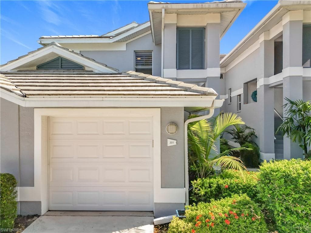 780 Tarpon Cove Dr 201, Naples, FL 34110-36