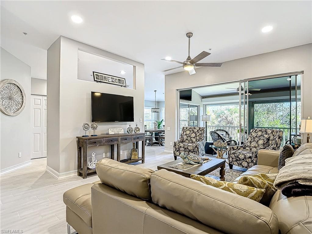 780 Tarpon Cove Dr 201, Naples, FL 34110-2