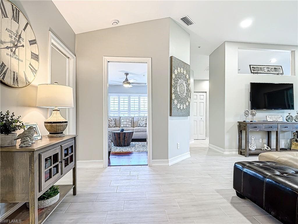 780 Tarpon Cove Dr 201, Naples, FL 34110-4