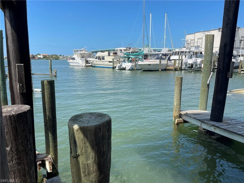 1138 Main St, Fort Myers Beach, FL 33931-1