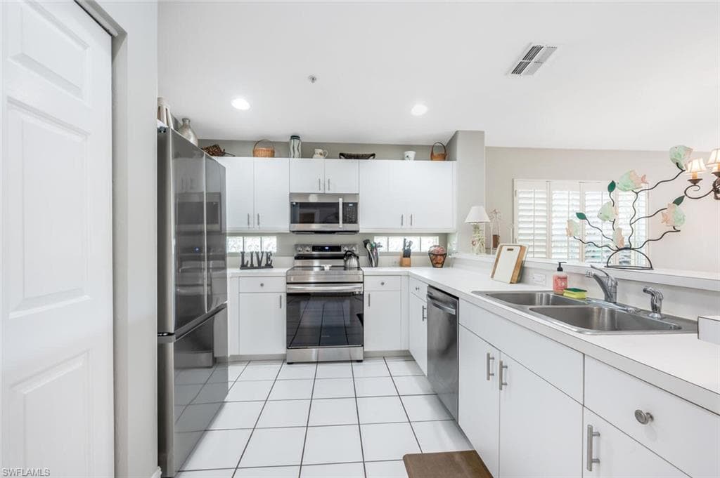 1035 Tarpon Cove Dr 201, Naples, FL 34110-11