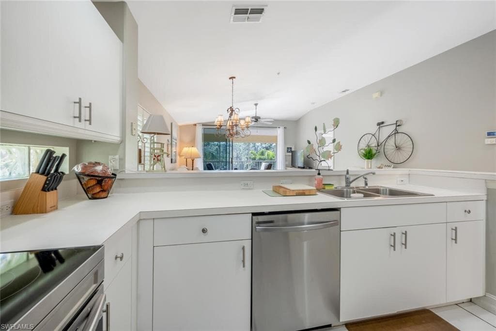 1035 Tarpon Cove Dr 201, Naples, FL 34110-13