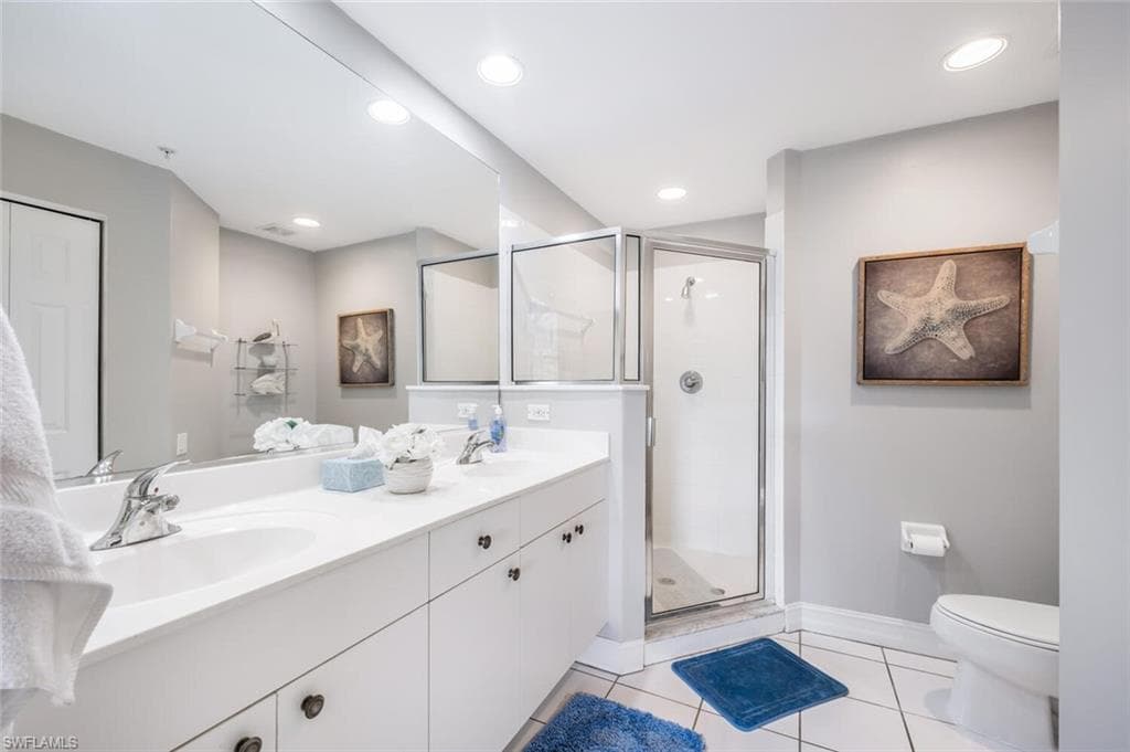 1035 Tarpon Cove Dr 201, Naples, FL 34110-17