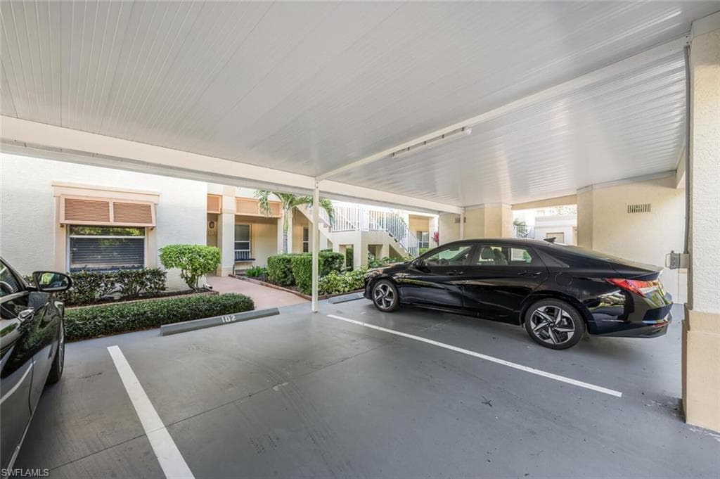 1035 Tarpon Cove Dr 201, Naples, FL 34110-25