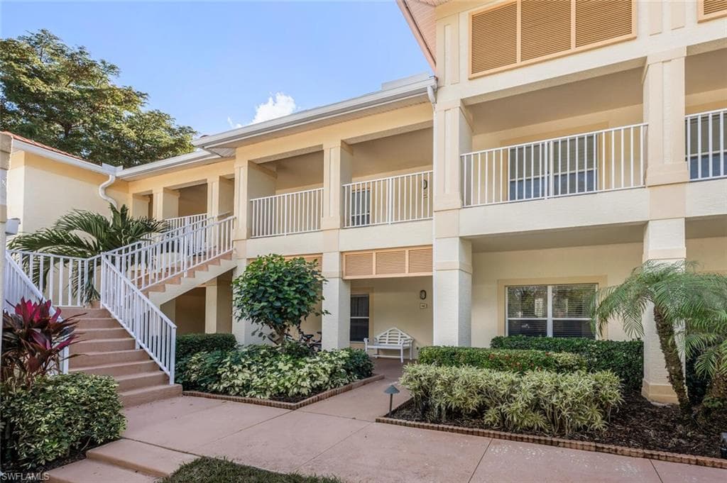 1035 Tarpon Cove Dr 201, Naples, FL 34110-2