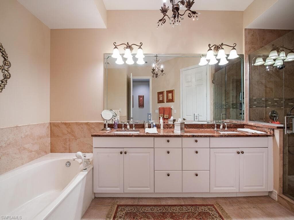 1880 Les Chateaux Blvd 201, Naples, FL 34109-8
