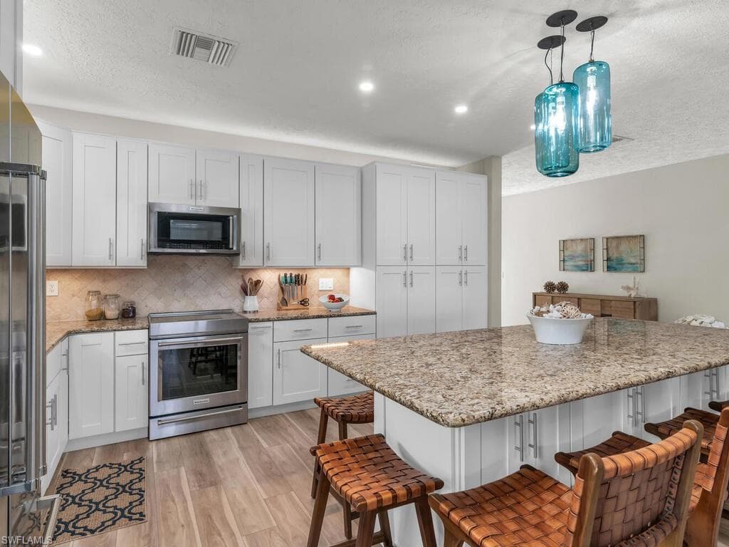 111 Newport Cay, Naples, FL 34114-8