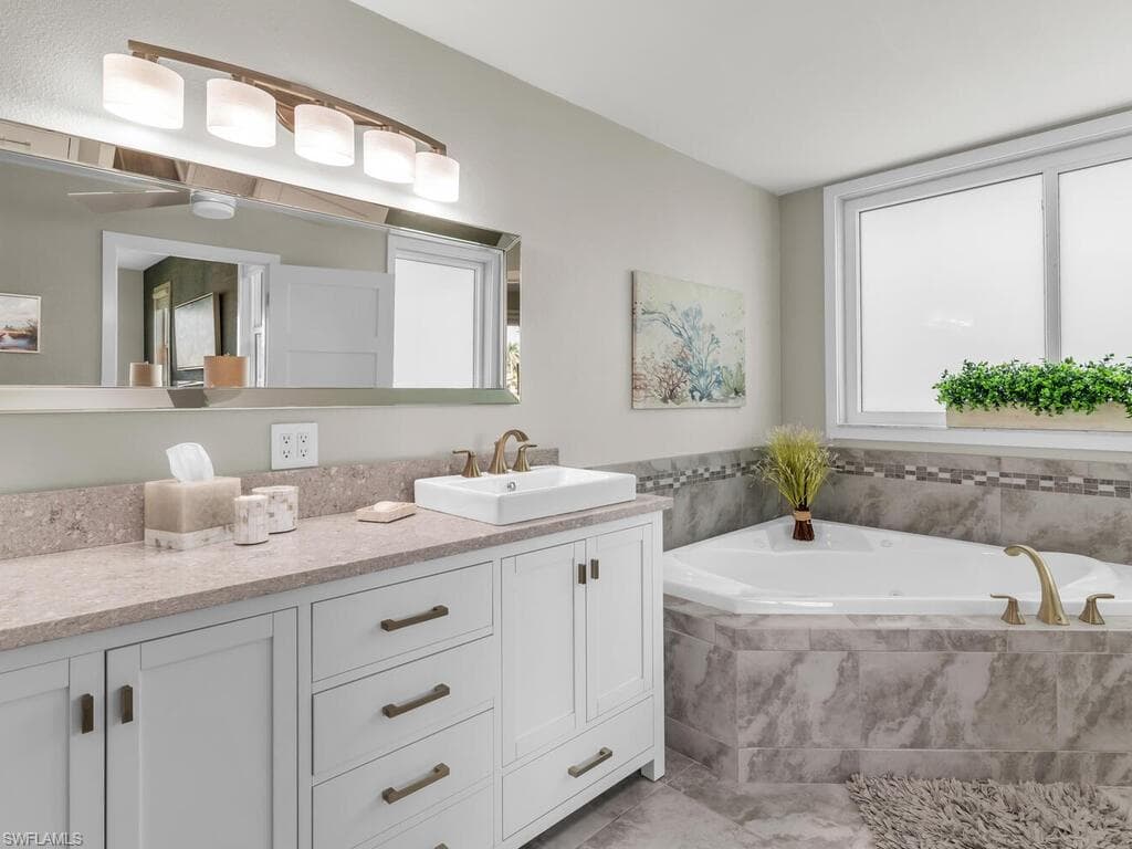 111 Newport Cay, Naples, FL 34114-17