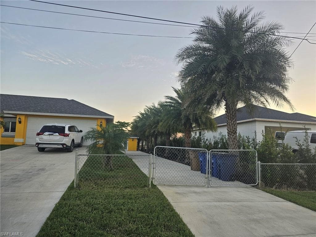 3501 35th St SW, Lehigh Acres, FL 33976-3