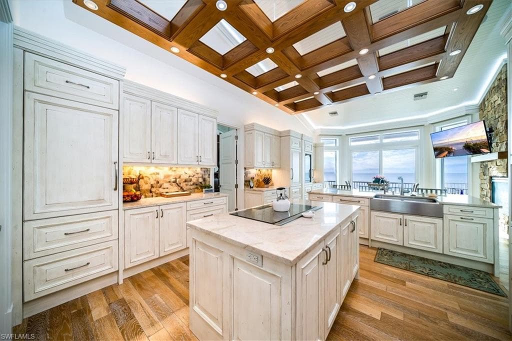 40 32nd Ave S, Naples, FL 34102-8