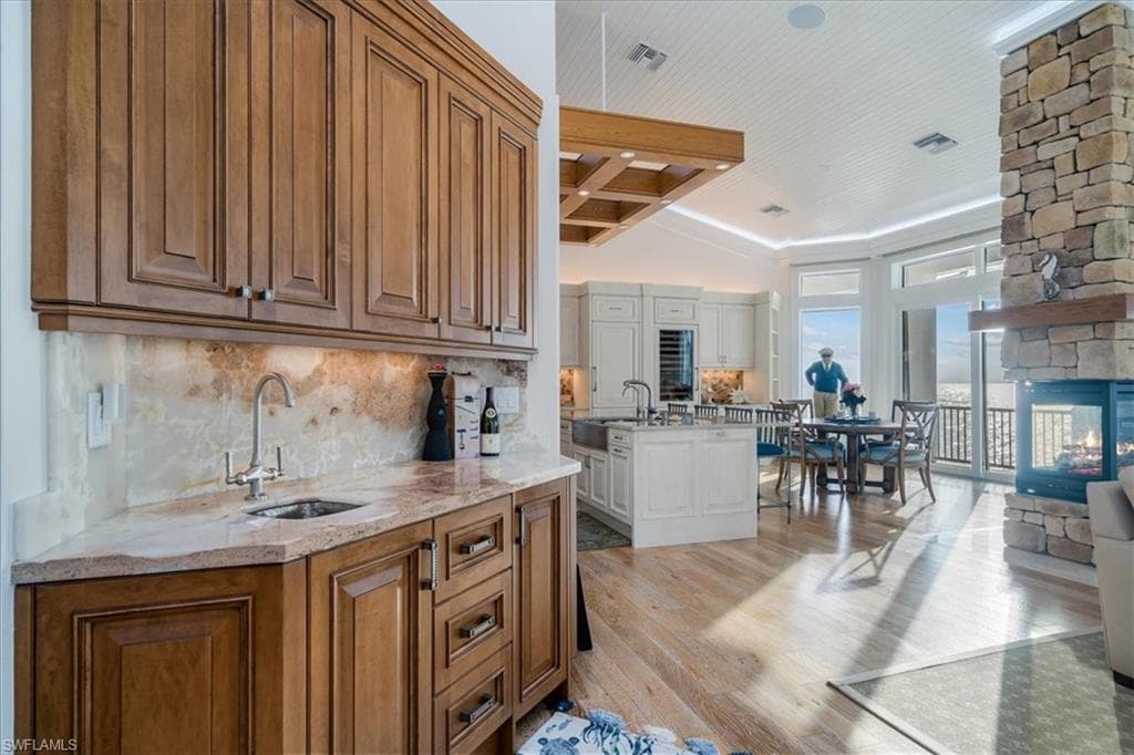 40 32nd Ave S, Naples, FL 34102-14