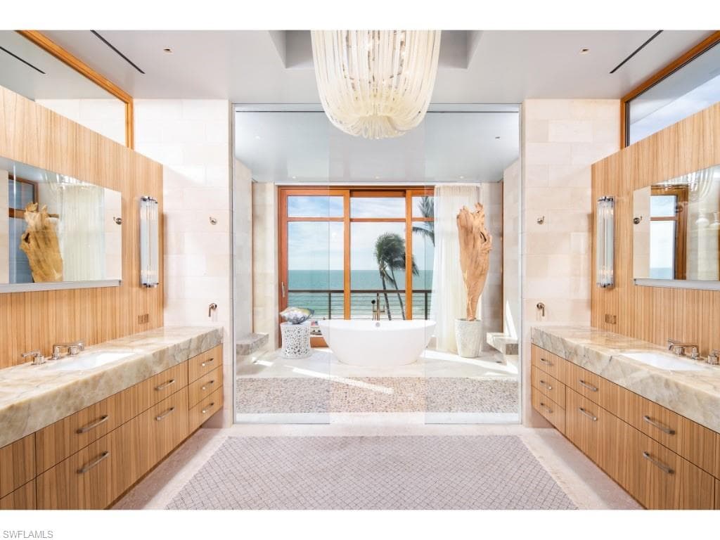 25 16th Ave S, Naples, FL 34102-9