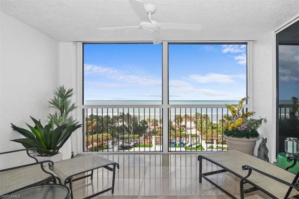 8473 Bay Colony Dr 403, Naples, FL 34108-10