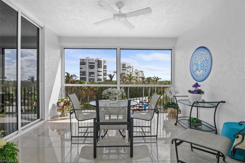 8473 Bay Colony Dr 403, Naples, FL 34108-12