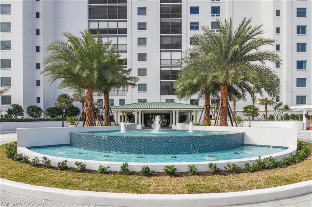 8473 Bay Colony Dr 403, Naples, FL 34108-34