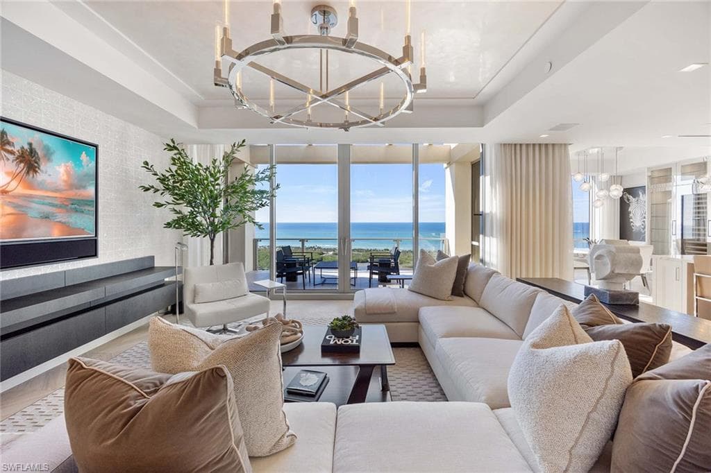 6897 Grenadier Blvd Ph-3, Naples, FL 34108-8