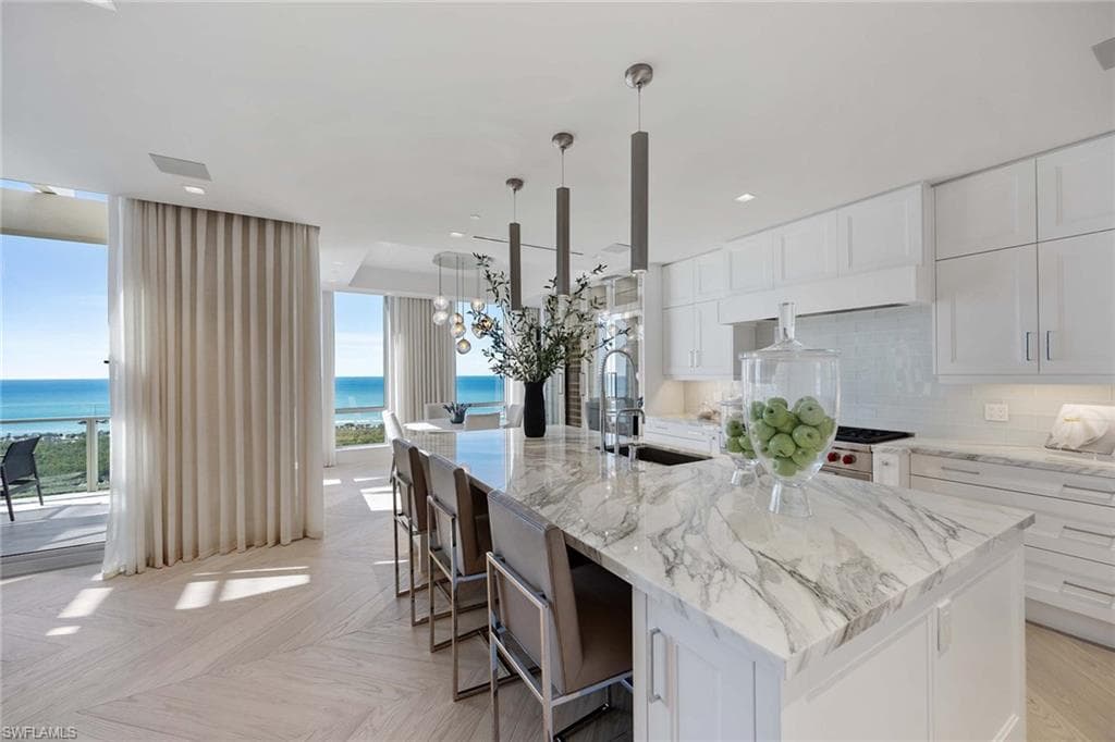 6897 Grenadier Blvd Ph-3, Naples, FL 34108-12