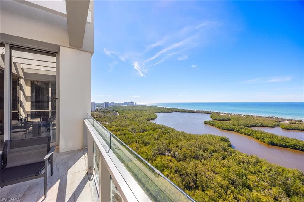 6897 Grenadier Blvd Ph-3, Naples, FL 34108-24