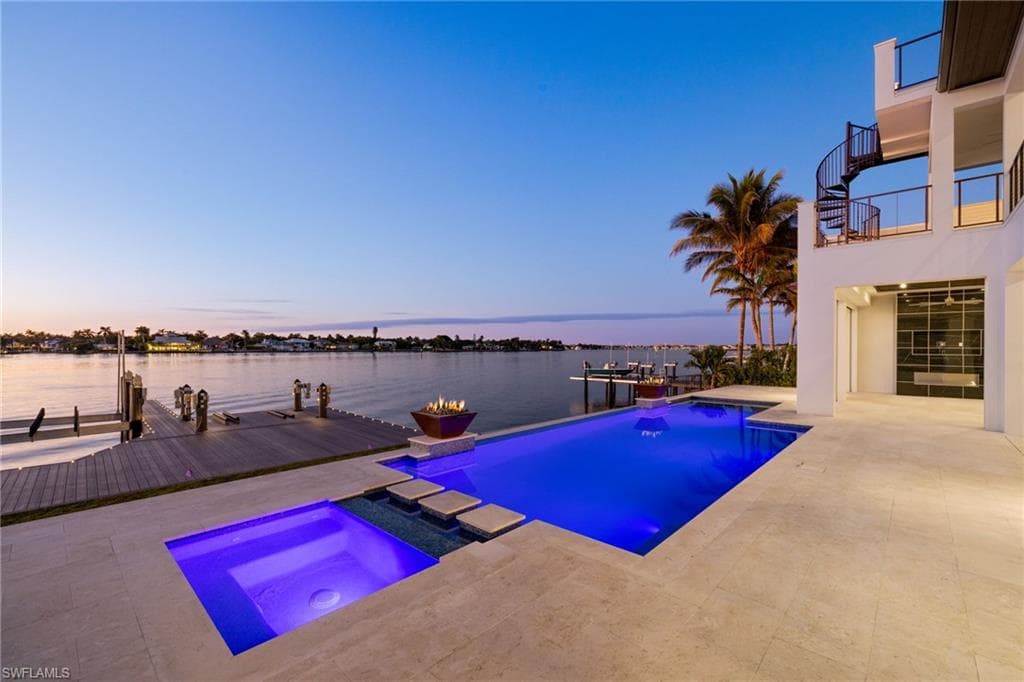 2188 Kingfish Rd, Naples, FL 34102-44