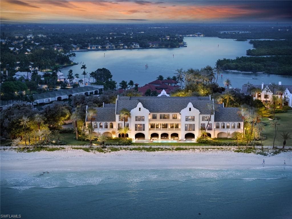 100 Bay Rd, Naples, FL 34102-1