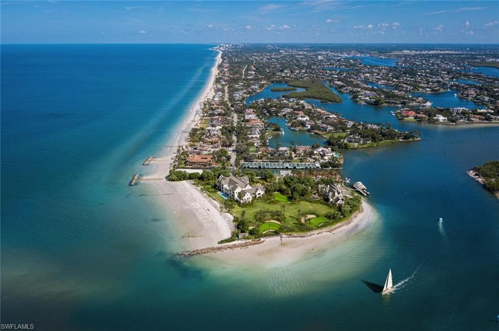 100 Bay Rd, Naples, FL 34102-3