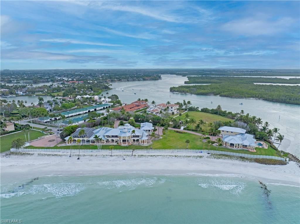 100 Bay Rd, Naples, FL 34102-4