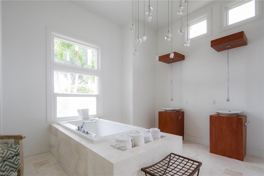 1331 Little Blue Heron Ct, Naples, FL 34108-29