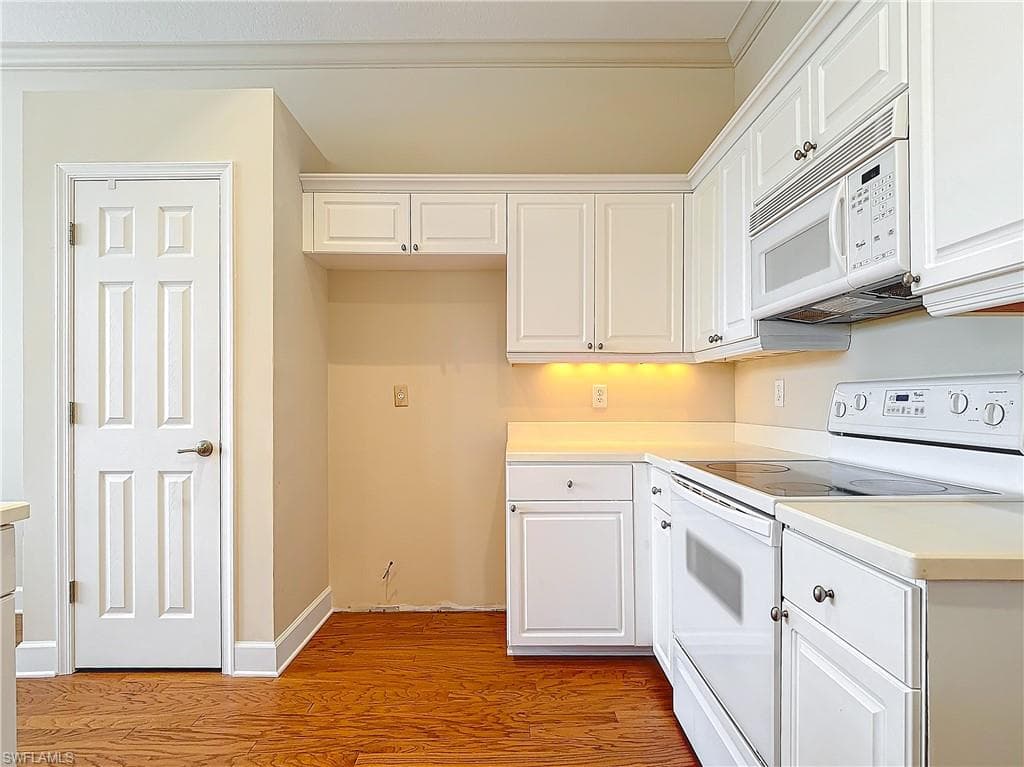 2325 Island Cove Cir, Naples, FL 34109-15