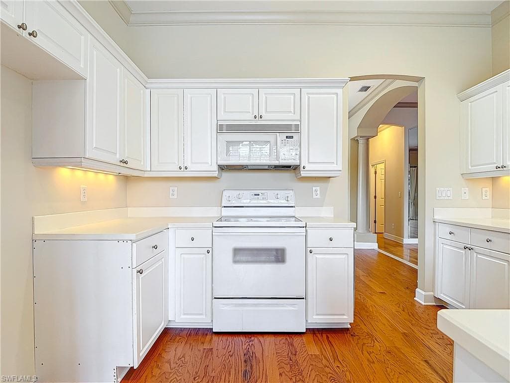 2325 Island Cove Cir, Naples, FL 34109-17