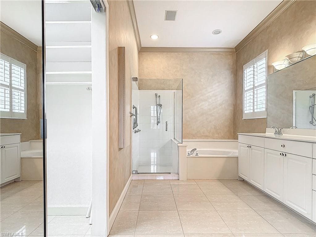 2325 Island Cove Cir, Naples, FL 34109-24