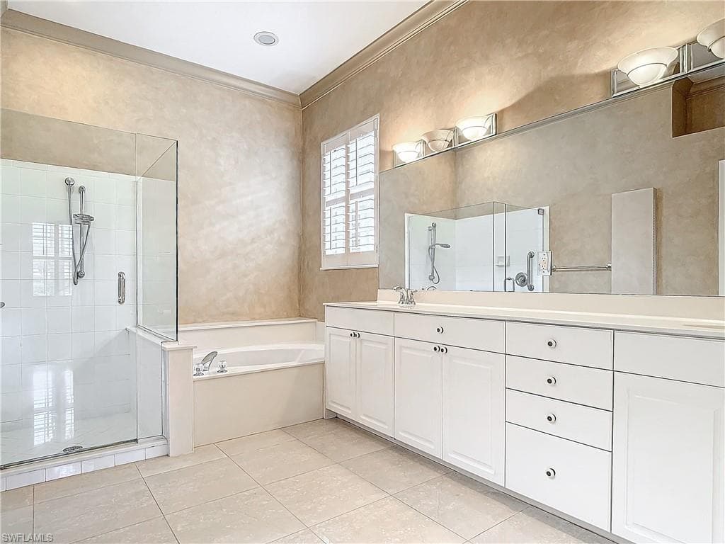 2325 Island Cove Cir, Naples, FL 34109-25