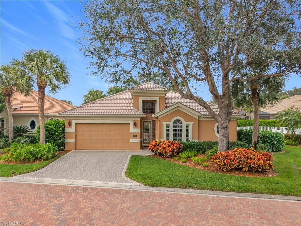 2325 Island Cove Cir, Naples, FL 34109-1
