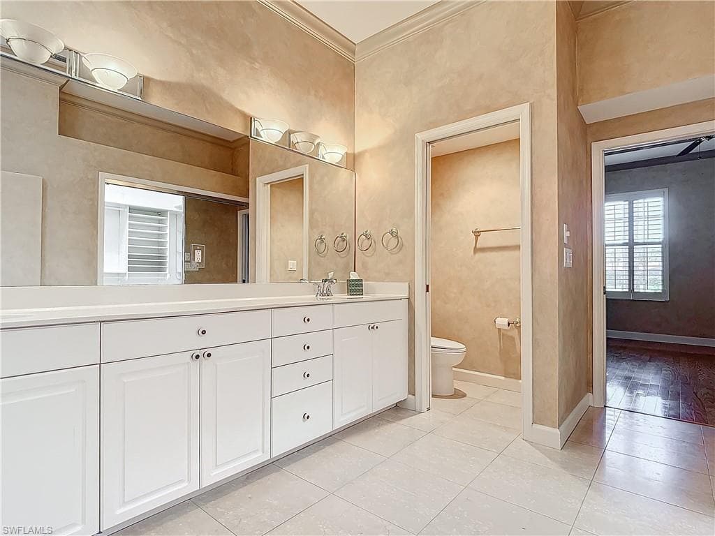 2325 Island Cove Cir, Naples, FL 34109-28