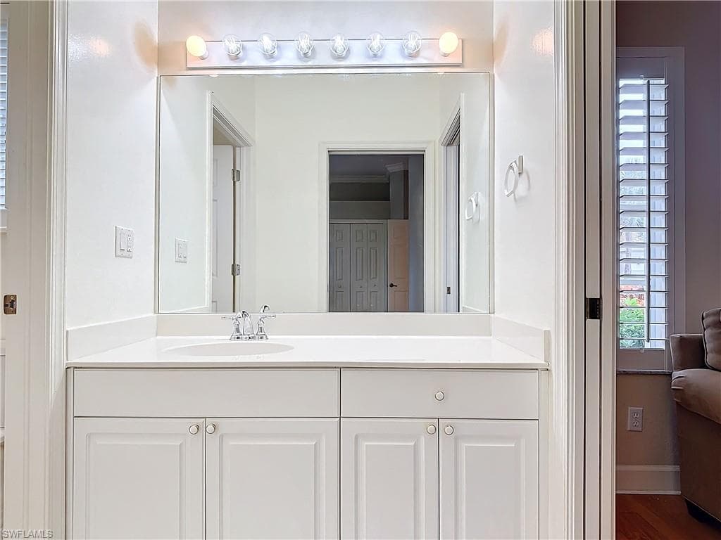 2325 Island Cove Cir, Naples, FL 34109-35
