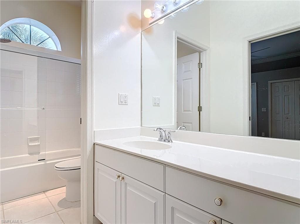 2325 Island Cove Cir, Naples, FL 34109-36