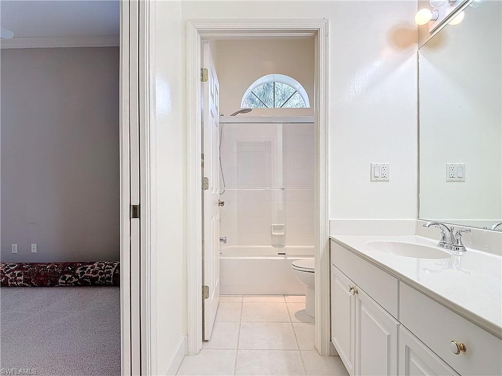 2325 Island Cove Cir, Naples, FL 34109-37