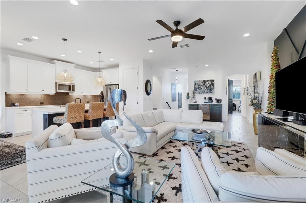 /property-images/225010650-2.jpg