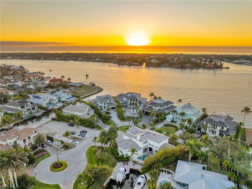 1640 Dolphin Ct, Naples, FL 34102-11