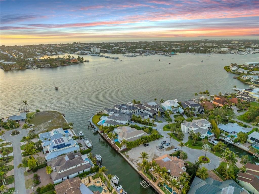 1640 Dolphin Ct, Naples, FL 34102-12