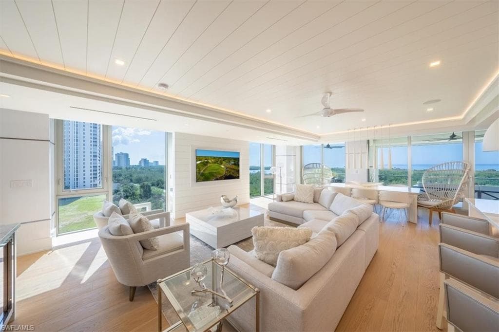 6897 Grenadier Blvd 601, Naples, FL 34108-12