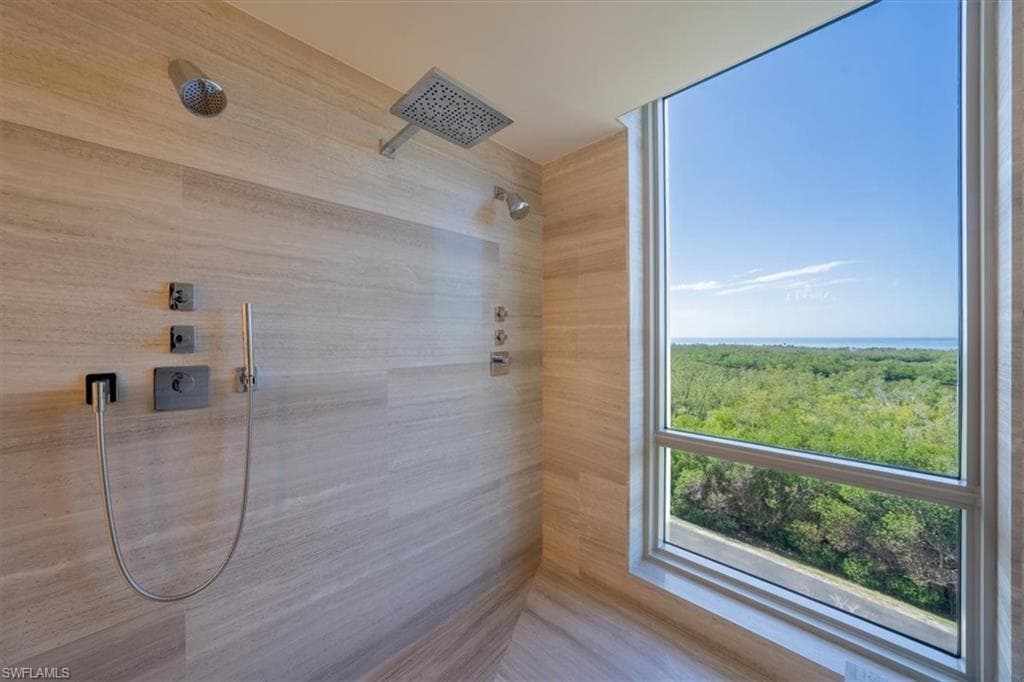 6897 Grenadier Blvd 601, Naples, FL 34108-40