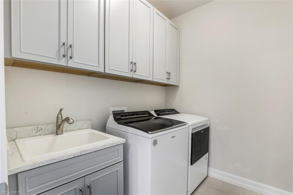 315 Tamarindo Ln, Naples, FL 34114-23