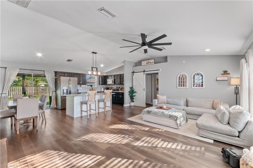 /property-images/225012812-2.jpg