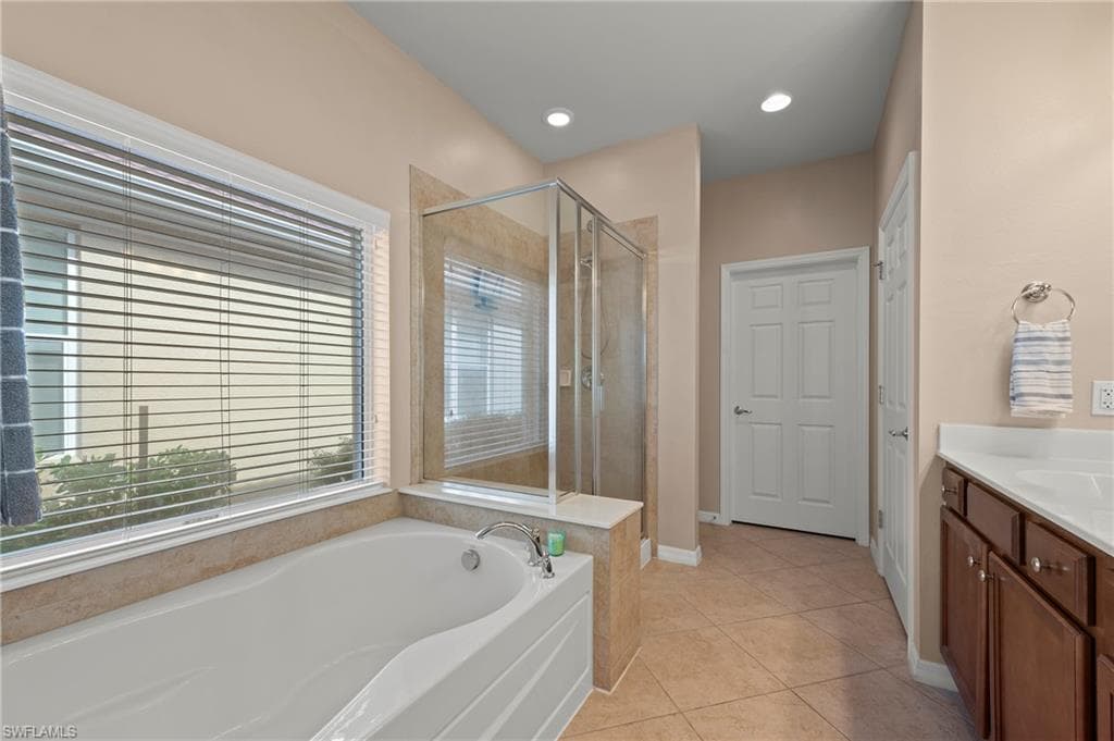 28526 Guinivere Way, Bonita Springs, FL 34135-25
