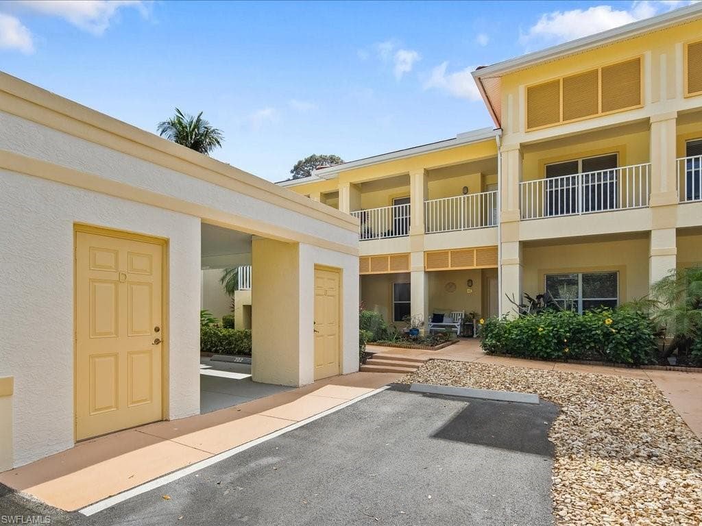 1045 Tarpon Cove Dr 102, Naples, FL 34110-28