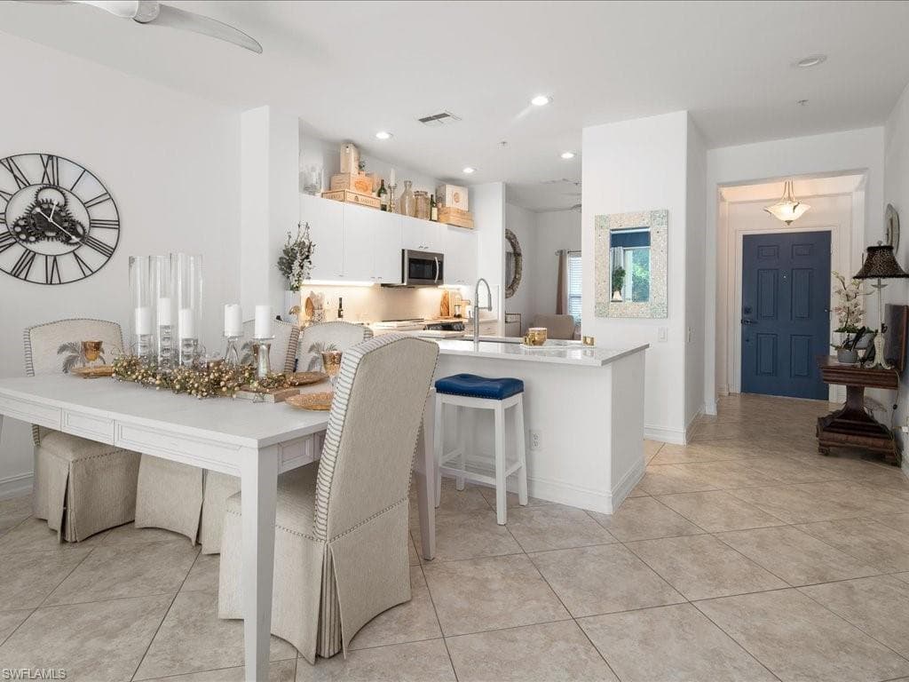 1045 Tarpon Cove Dr 102, Naples, FL 34110-3