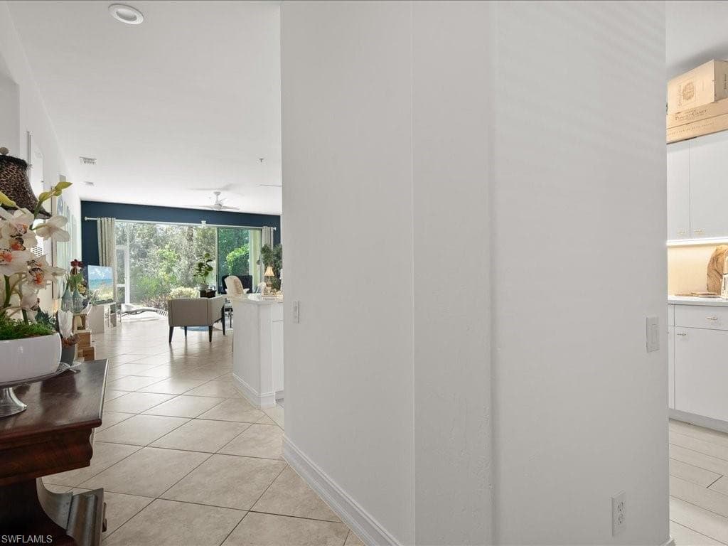 1045 Tarpon Cove Dr 102, Naples, FL 34110-5