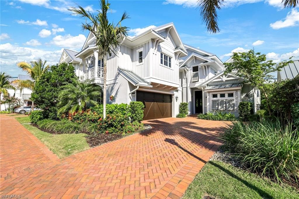 91 14th St S, Naples, FL 34102-1